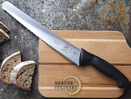 Faca de pão Mercer Culinary Millennia borda ondulada, 25,4 cm preta